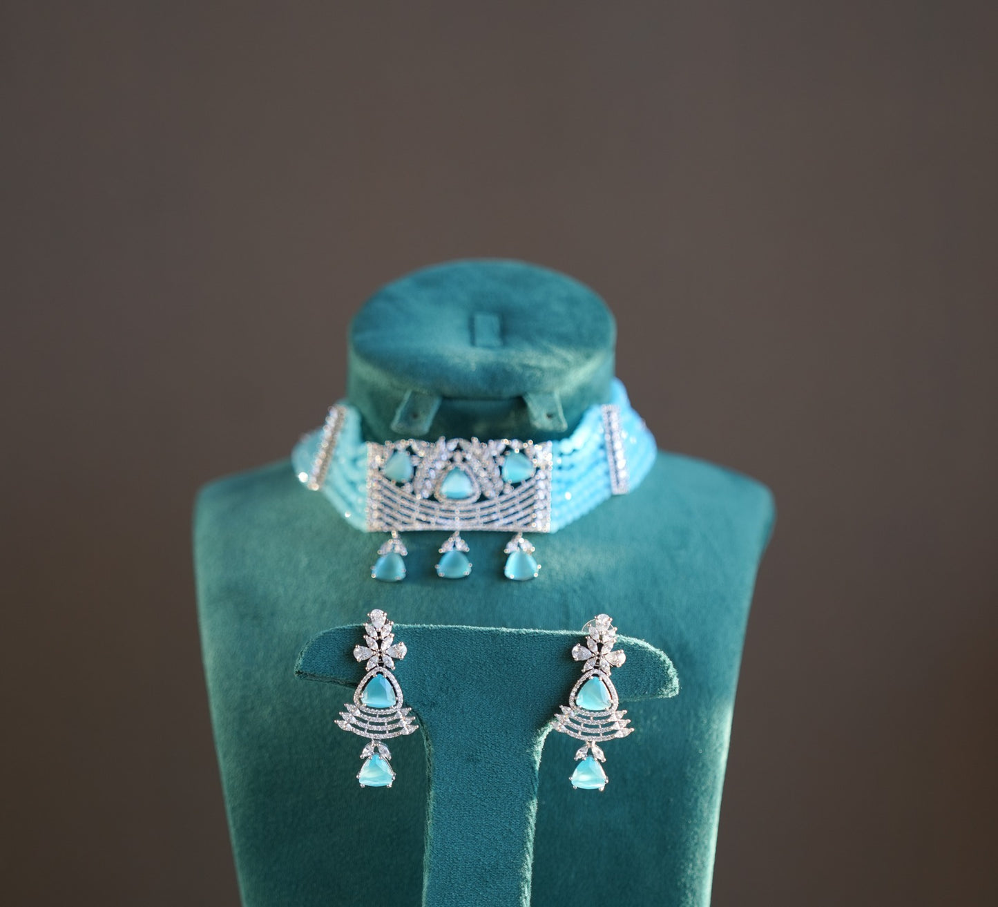 Rhodium-plated Set and Ice Blue Choker with Ad Zircon